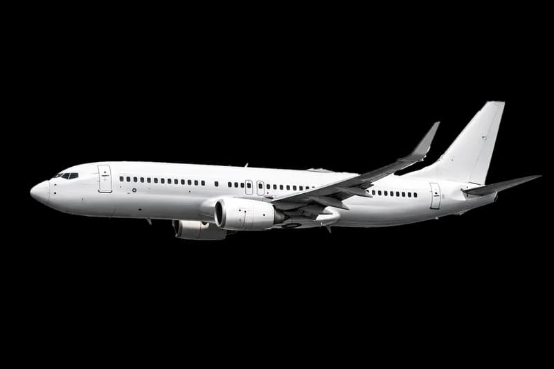 Avião Branco Genérico Isolado em Fundo Branco PNG fundo transparente