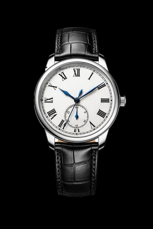 Elegante Relógio de Pulso com Mostrador Romano e Pulseira Croco PNG fundo transparente