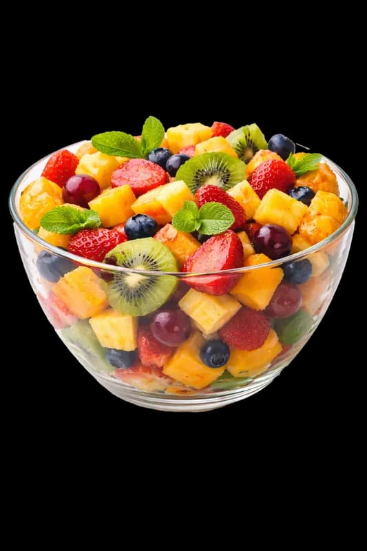 Salada de frutas frescas em tigela de vidro PNG fundo transparente